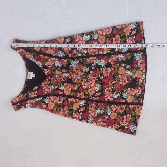 Floral Tank Top with Crochet Details (Small) - Picture 12 of 13